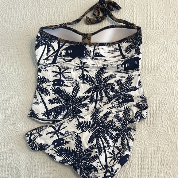 Tommy Bahama Tankini - Picture 2 of 4